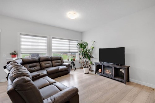 56 Corner Meadows Park Ne, Calgary, AB - Indoor Photo Showing Living Room