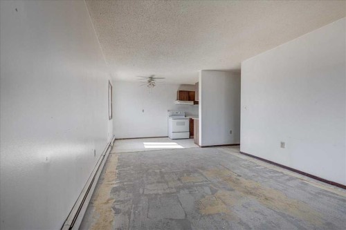 205-4904 54 Street, Red Deer, AB - Indoor Photo Showing Other Room