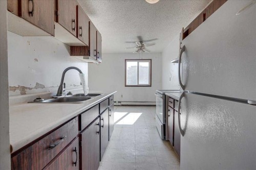 205-4904 54 Street, Red Deer, AB - Indoor Photo Showing Kitchen With Double Sink