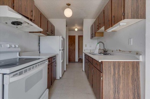 205-4904 54 Street, Red Deer, AB - Indoor Photo Showing Kitchen With Double Sink