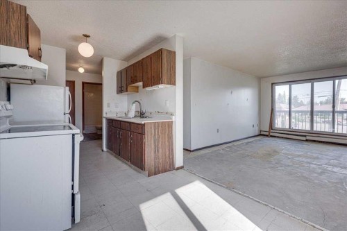 205-4904 54 Street, Red Deer, AB - Indoor Photo Showing Laundry Room