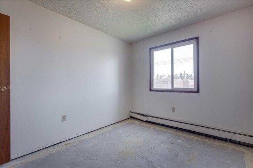 205-4904 54 Street, Red Deer, AB - Indoor Photo Showing Other Room