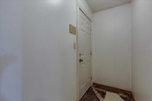 205-4904 54 Street, Red Deer, AB - Indoor Photo Showing Other Room