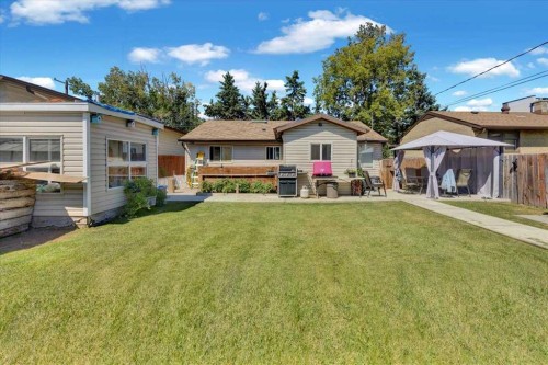 6131 33 Avenue Nw, Calgary, AB - Outdoor