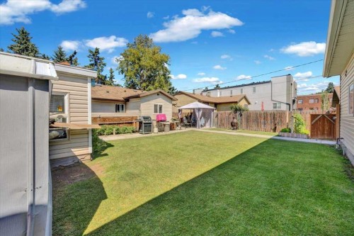 6131 33 Avenue Nw, Calgary, AB - Outdoor