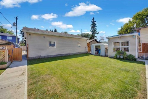 6131 33 Avenue Nw, Calgary, AB - Outdoor