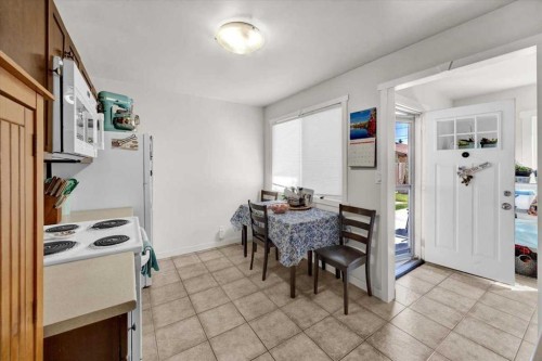 6131 33 Avenue Nw, Calgary, AB - Indoor Photo Showing Dining Room