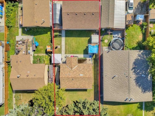 6131 33 Avenue Nw, Calgary, AB - Outdoor