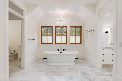 212 Hawk'S Landing Rise, Priddis Greens, AB - Indoor Photo Showing Bathroom