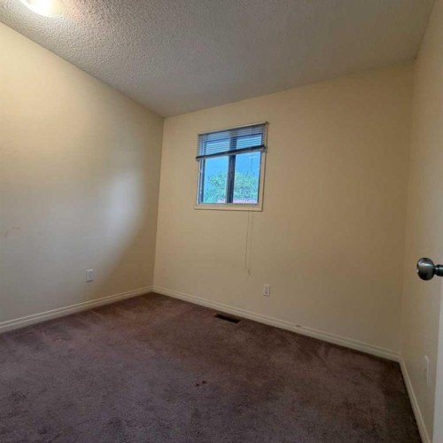 411 6 Street Ne, Calgary, AB - Indoor Photo Showing Other Room