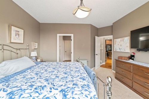204 Sunset Square, Cochrane, AB - Indoor Photo Showing Bedroom