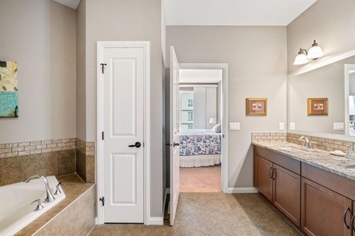 204 Sunset Square, Cochrane, AB - Indoor Photo Showing Bathroom