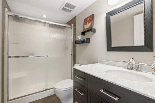 204 Sunset Square, Cochrane, AB - Indoor Photo Showing Bathroom