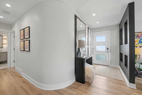 3809 Parkhill Street Sw, Calgary, AB - Indoor Photo Showing Other Room