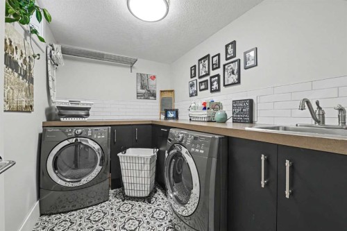 3809 Parkhill Street Sw, Calgary, AB - Indoor Photo Showing Laundry Room