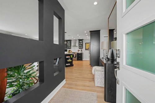 3809 Parkhill Street Sw, Calgary, AB - Indoor Photo Showing Other Room