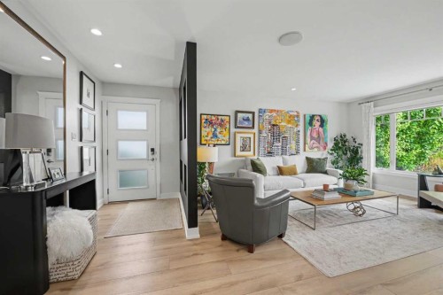 3809 Parkhill Street Sw, Calgary, AB - Indoor Photo Showing Living Room