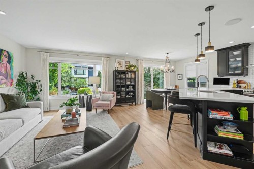 3809 Parkhill Street Sw, Calgary, AB - Indoor Photo Showing Living Room