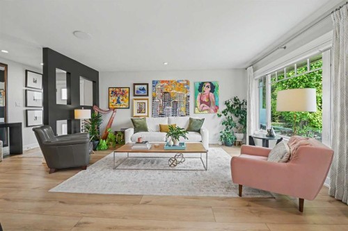 3809 Parkhill Street Sw, Calgary, AB - Indoor Photo Showing Living Room