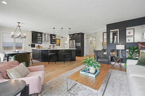 3809 Parkhill Street Sw, Calgary, AB - Indoor Photo Showing Living Room