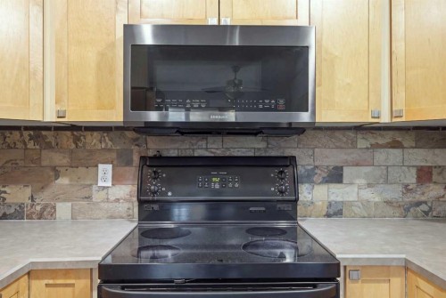 4712 60 Street Ne, Calgary, AB - Indoor Photo Showing Kitchen