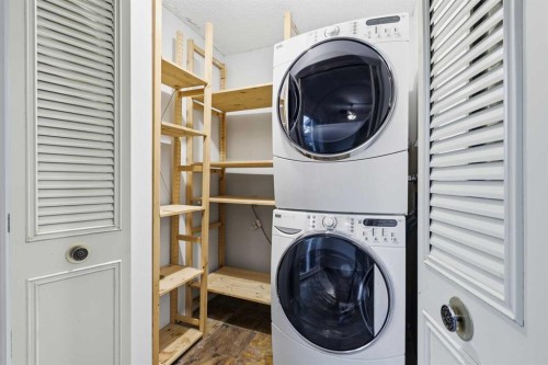 4712 60 Street Ne, Calgary, AB - Indoor Photo Showing Laundry Room