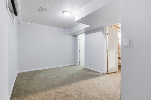4712 60 Street Ne, Calgary, AB - Indoor Photo Showing Other Room