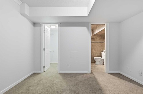 4712 60 Street Ne, Calgary, AB - Indoor Photo Showing Other Room