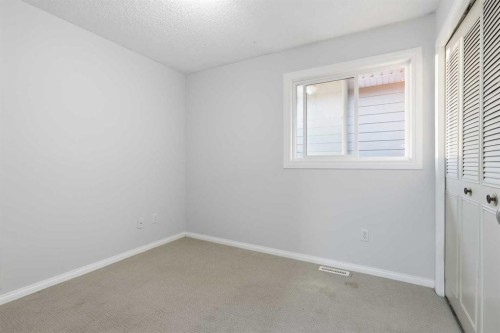 4712 60 Street Ne, Calgary, AB - Indoor Photo Showing Other Room