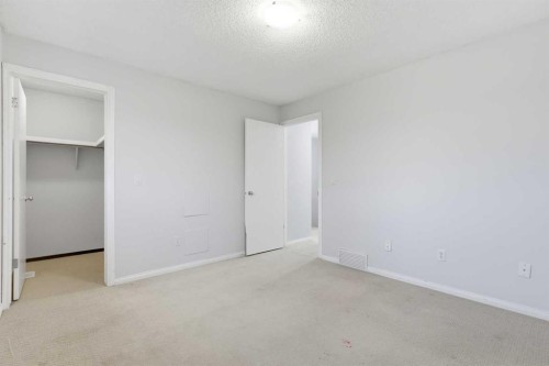 4712 60 Street Ne, Calgary, AB - Indoor Photo Showing Other Room
