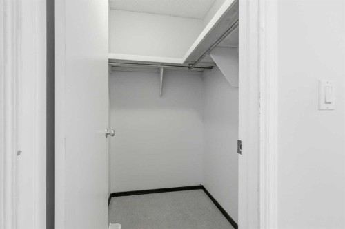4712 60 Street Ne, Calgary, AB - Indoor Photo Showing Other Room