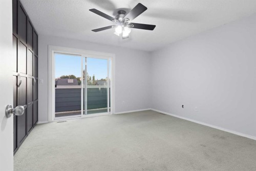 4712 60 Street Ne, Calgary, AB - Indoor Photo Showing Other Room
