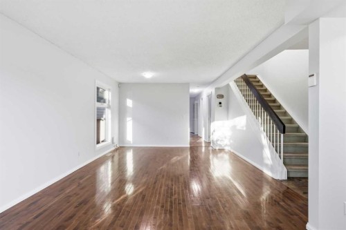 4712 60 Street Ne, Calgary, AB - Indoor Photo Showing Other Room