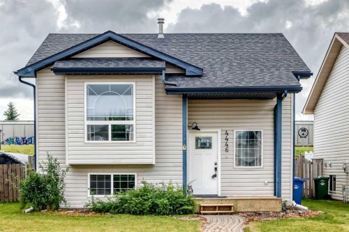 4446 54A Avenue Crescent  Innisfail, AB T4G 1Y3