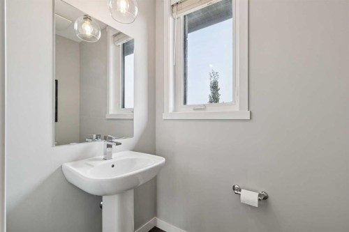102 Shawnee Common Sw, Calgary, AB - Indoor Photo Showing Bathroom