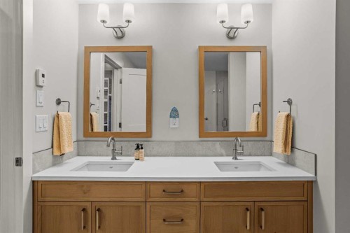 307-1505 Spring Creek Gate, Canmore, AB - Indoor Photo Showing Bathroom