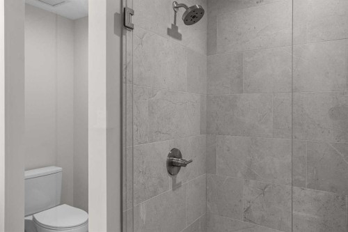 307-1505 Spring Creek Gate, Canmore, AB - Indoor Photo Showing Bathroom