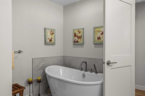 307-1505 Spring Creek Gate, Canmore, AB - Indoor Photo Showing Bathroom