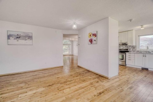 10057 Hamptons Boulevard Nw, Calgary, AB - Indoor Photo Showing Kitchen