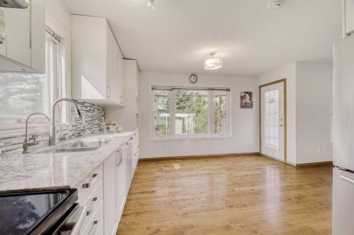 10057 Hamptons Boulevard Nw, Calgary, AB - Indoor Photo Showing Kitchen With Double Sink With Upgraded Kitchen