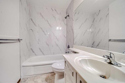 10057 Hamptons Boulevard Nw, Calgary, AB - Indoor Photo Showing Bathroom