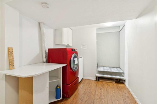 3816 26 Avenue Sw, Calgary, AB - Indoor Photo Showing Laundry Room