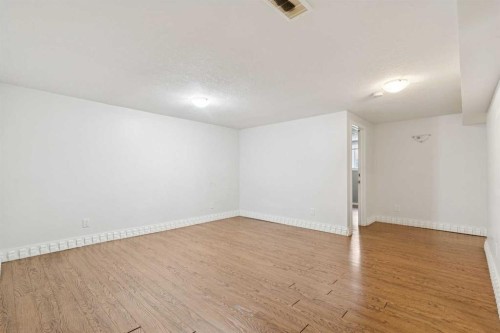 3816 26 Avenue Sw, Calgary, AB - Indoor Photo Showing Other Room