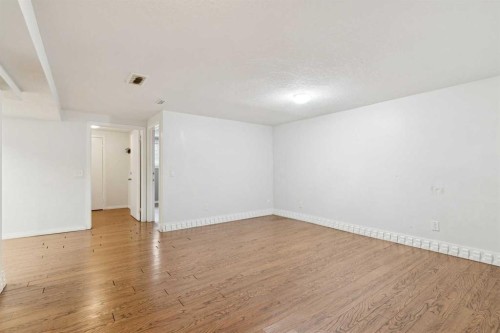 3816 26 Avenue Sw, Calgary, AB - Indoor Photo Showing Other Room