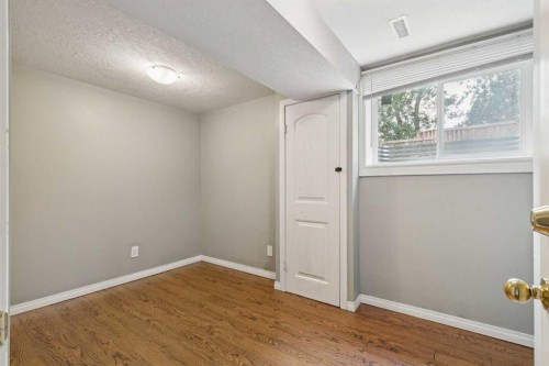 3816 26 Avenue Sw, Calgary, AB - Indoor Photo Showing Other Room