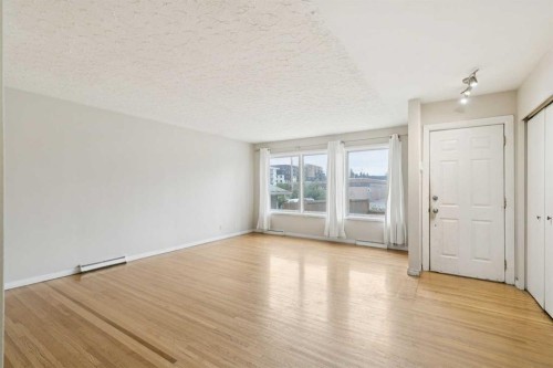3816 26 Avenue Sw, Calgary, AB - Indoor Photo Showing Other Room