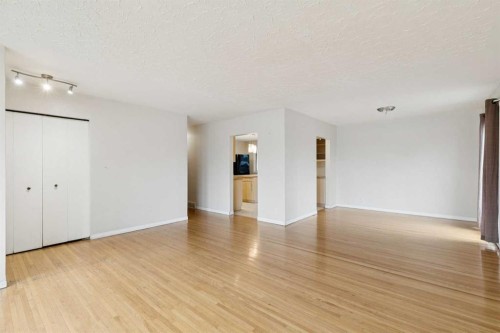 3816 26 Avenue Sw, Calgary, AB - Indoor