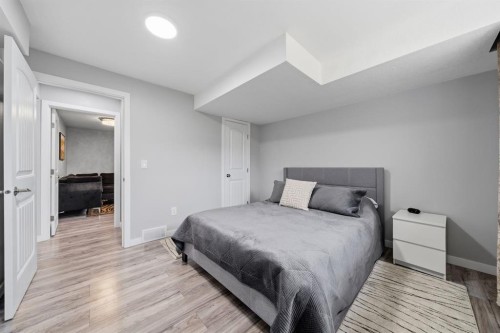 113 Marina Key, Chestermere, AB - Indoor Photo Showing Bedroom