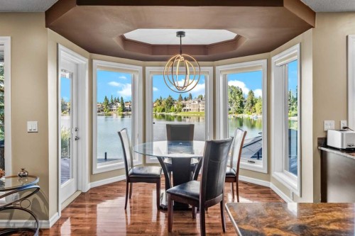 85 Sunset Way Se, Calgary, AB - Indoor Photo Showing Dining Room