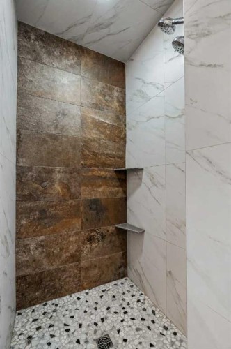 85 Sunset Way Se, Calgary, AB - Indoor Photo Showing Bathroom